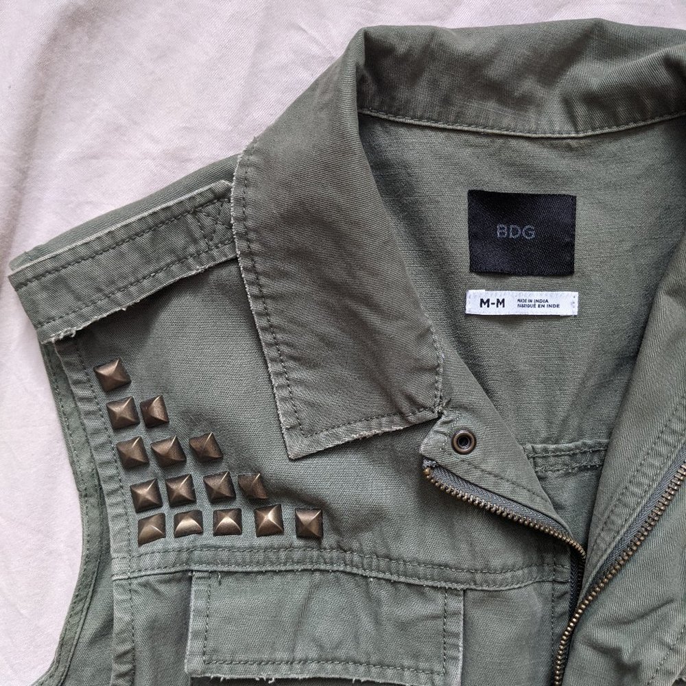 BDG Urban Outfitters Embellished Army Green Surplus Utility Vest size m